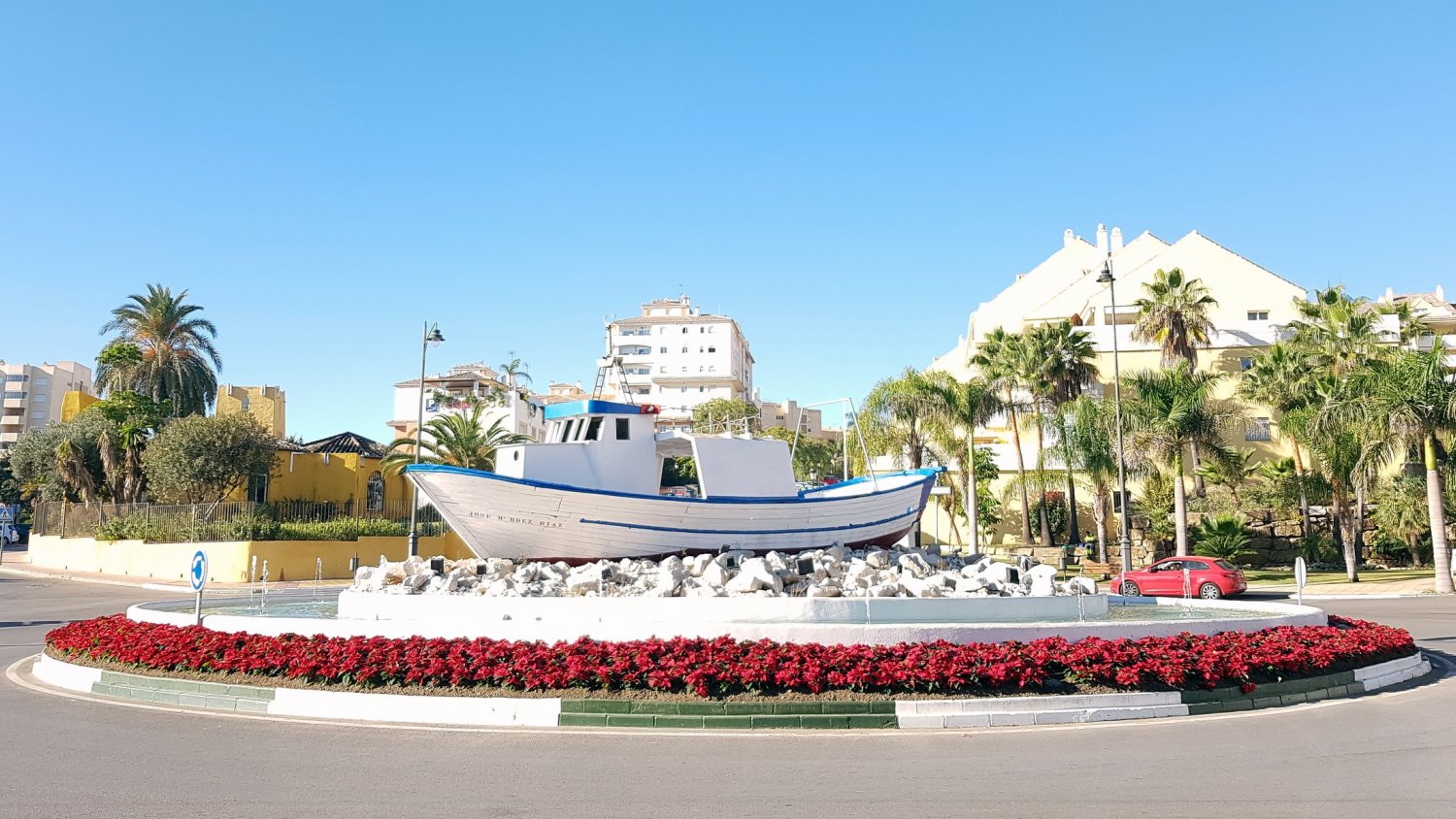 Estepona embellecerá las zonas verdes en Navidad con 10.000 pascueros