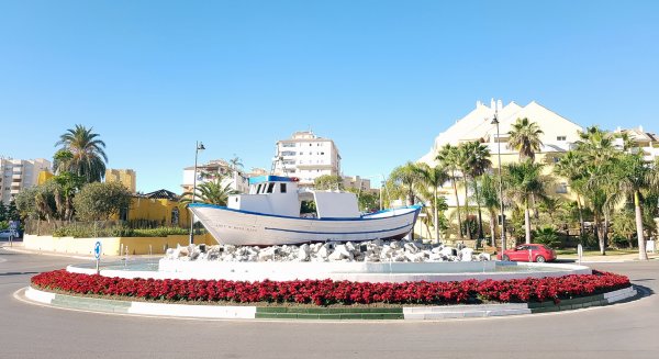 Estepona embellecerá las zonas verdes en Navidad con 10.000 pascueros