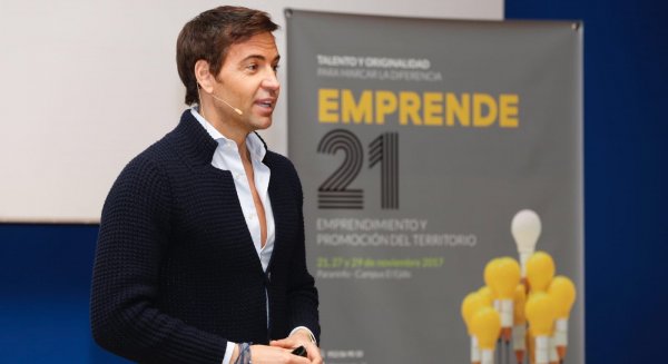 David Meca narra su espíritu de superación en el seminario 'Emprende 21'