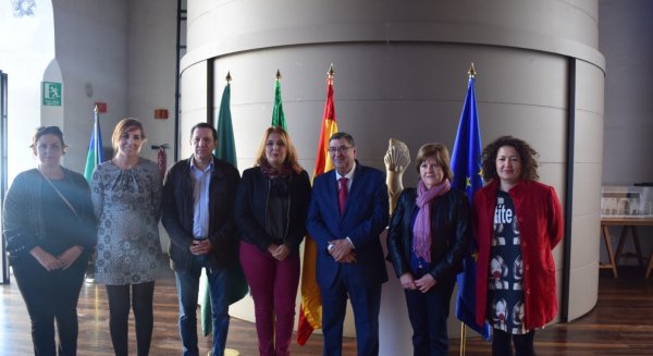 Más de 600 escolares de Vélez-Málaga participan en un espectáculo audiovisual para prevenir accidentes de tráfico en adolescentes