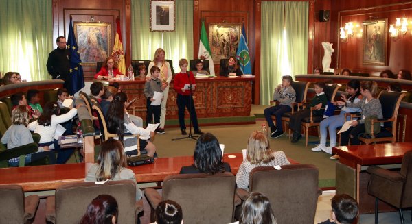 Más de 30 centros educativos participan en el Consejo Municipal de la Infancia y Adolescencia