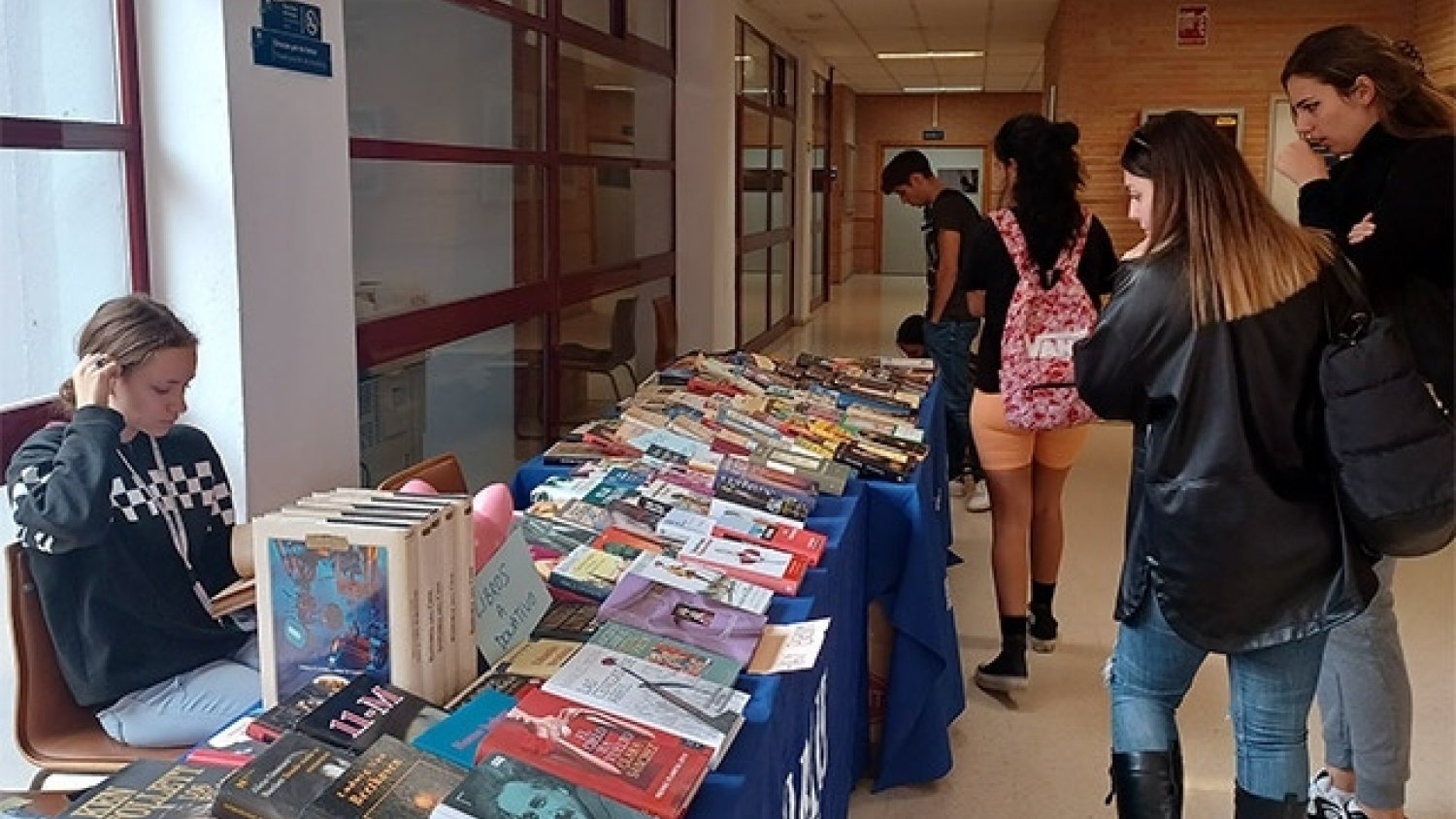 UMA.- Varios centros de la universidad celebran un mercadillo solidario de libros