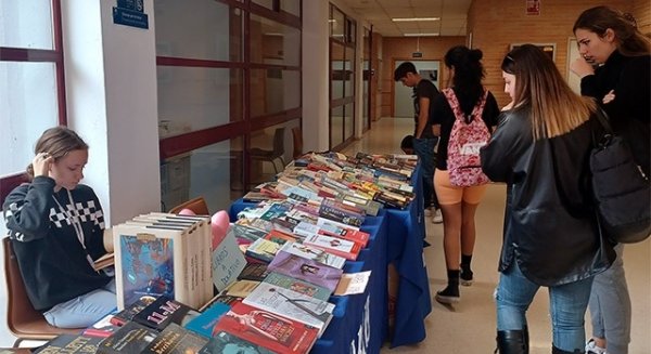 UMA.- Varios centros de la universidad celebran un mercadillo solidario de libros
