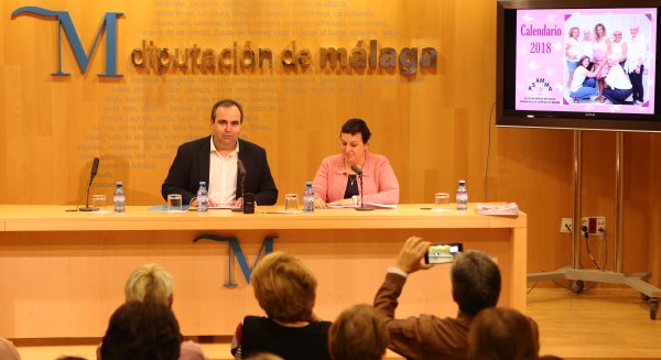 La Diputación presenta el calendario benéfico de ASAMMA dedicado a las mujeres que han superado cáncer de mama