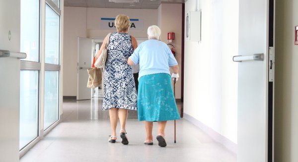 Investigadores de la UMA y del Clínico constatan la pérdida de calidad de vida de los cuidadores de enfermos de alzhéimer