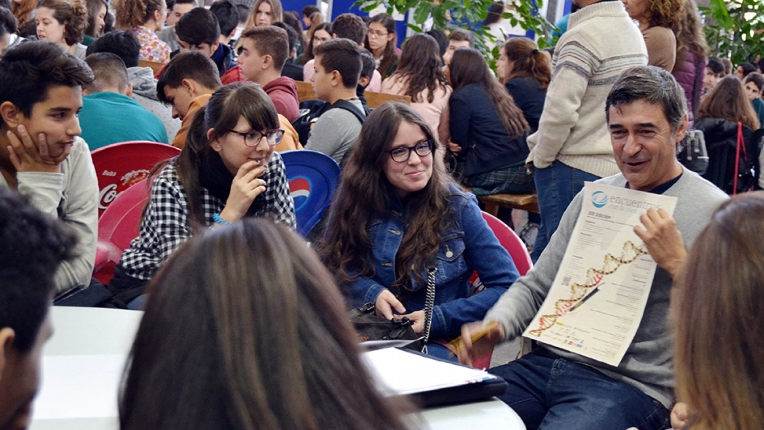 'Café con Ciencia' reúne a más de de 250 escolares en torno a la investigación de la UMA