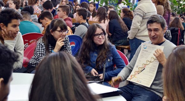 'Café con Ciencia' reúne a más de de 250 escolares en torno a la investigación de la UMA