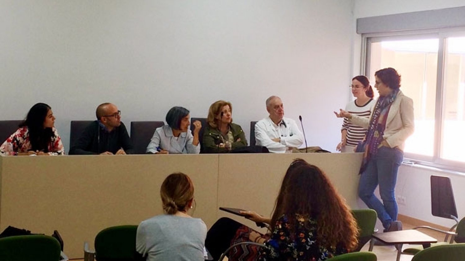 La Facultad de Medicina y Farmamundi conciencian a los alumnos para promover la salud global