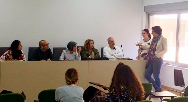 La Facultad de Medicina y Farmamundi conciencian a los alumnos para promover la salud global