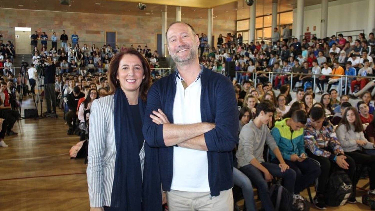 Pedro García Aguado y Francisco Castaño orientan a jóvenes y mayores en Alhaurín el Grande