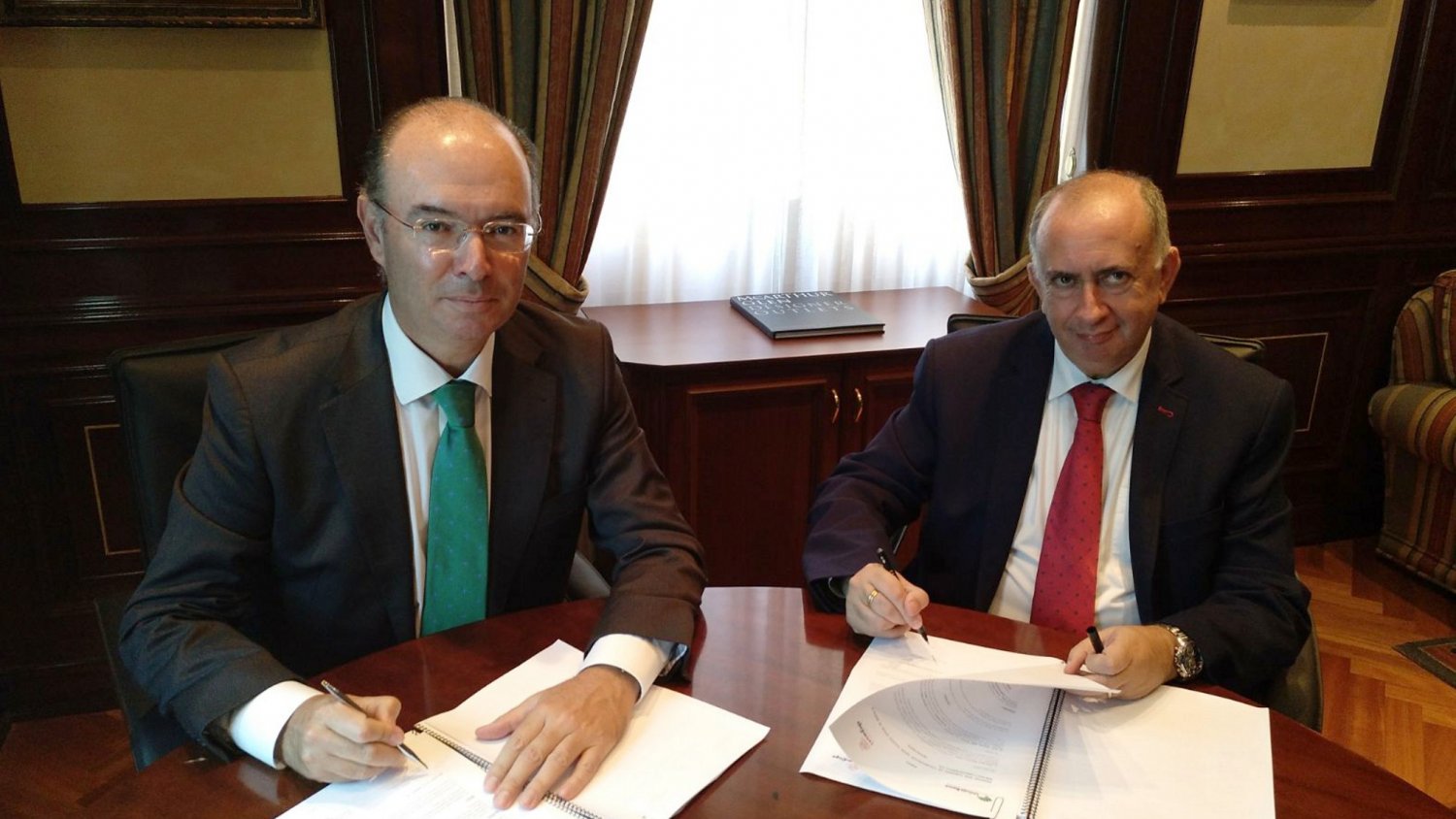 Unicaja Banco y el Colegio de Médicos de Málaga renuevan su unión
