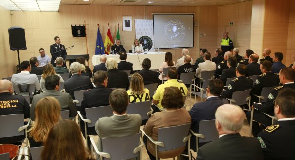 Marbella homenajea el esfuerzo por la seguridad de la Policía Local