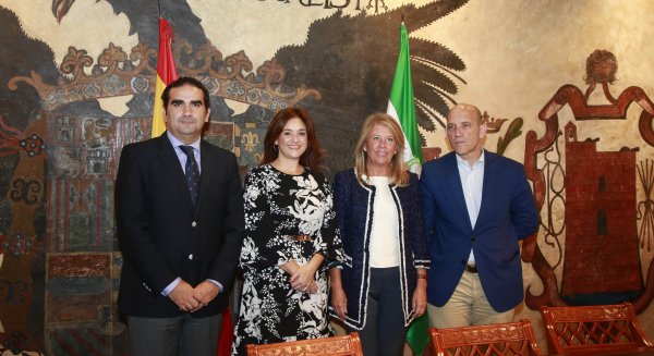 Marbella firma un convenio con la Mancomunidad para regar los parques públicos con agua reciclada