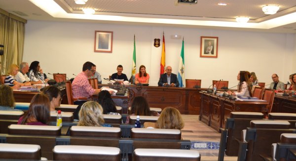 Servicios Sociales plantea la creación de un aula de valores en la Comisión de Absentismo Escolar en Mijas
