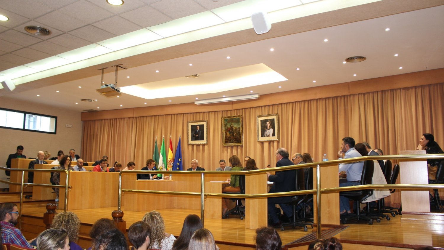 El pleno de Vélez-Málaga aprueba de forma institucional iniciar el procedimiento para la ampliación y mejora del colegio Reñidero