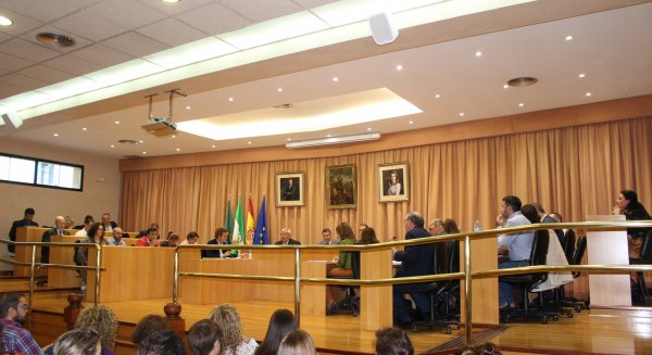 El pleno de Vélez-Málaga aprueba de forma institucional iniciar el procedimiento para la ampliación y mejora del colegio Reñidero