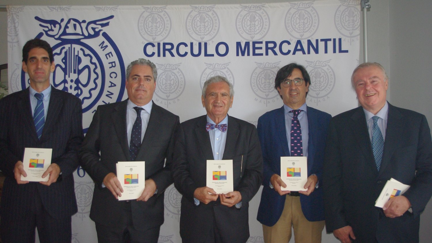 El Círculo Mercantil de Málaga pide que se reduzca el número de municipios y comunidades autónomas de España
