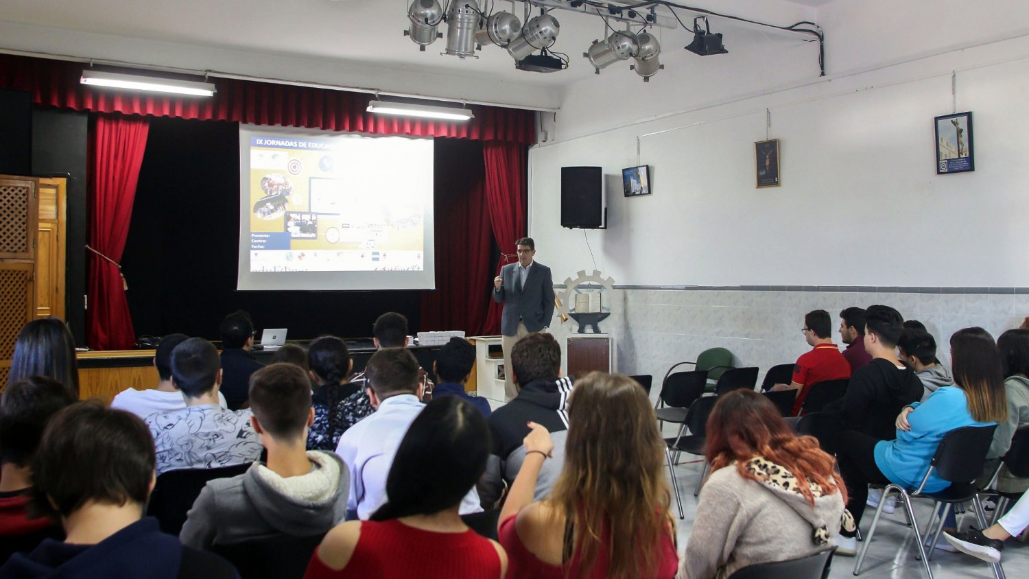 Unicaja inaugura en Granada, Sevilla, Huelva y Málaga sus jornadas de educación financiera para jóvenes