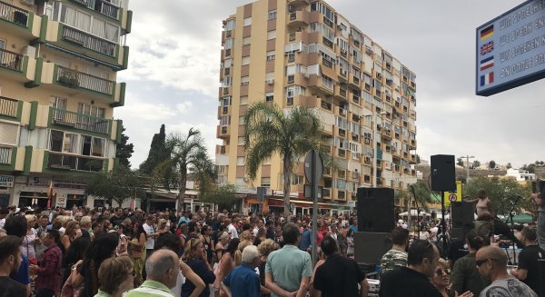 Torre del Mar rompe con la estacionalidad durante el puente del Pilar