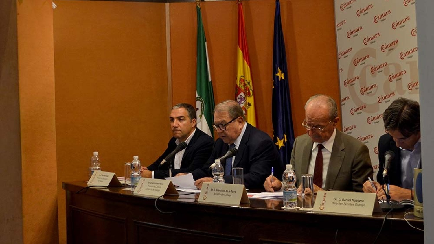 Bendodo considera esencial que la provincia de Málaga permanezca al frente del uso de las nuevas tecnologías en turismo