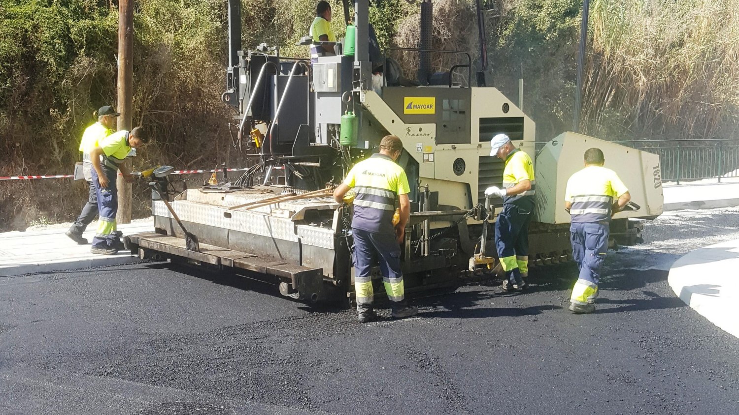 Se abre el tráfico al completo en la calle Alcalá Galiano tras su remodelación integral en Fuengirola