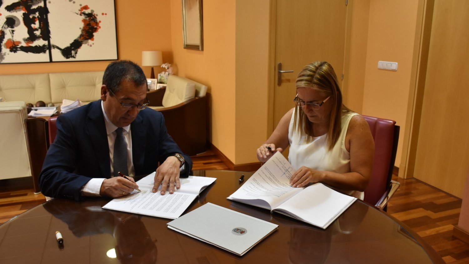 Fuengirola alcanza un convenio de colaboración con la Fundación Cajasol de cara a la próxima Navidad