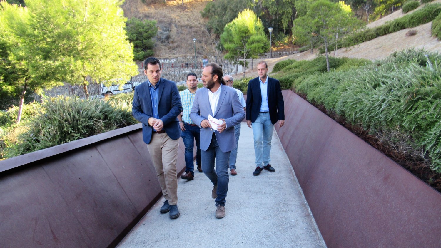Cs destaca el valor añadido de la pasarela-mirador de la Alcazaba y pide señalización al acceso del Teatro Romano