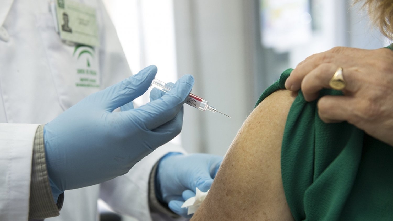 Más de un millón de personas vacunadas contra la gripe en Andalucía