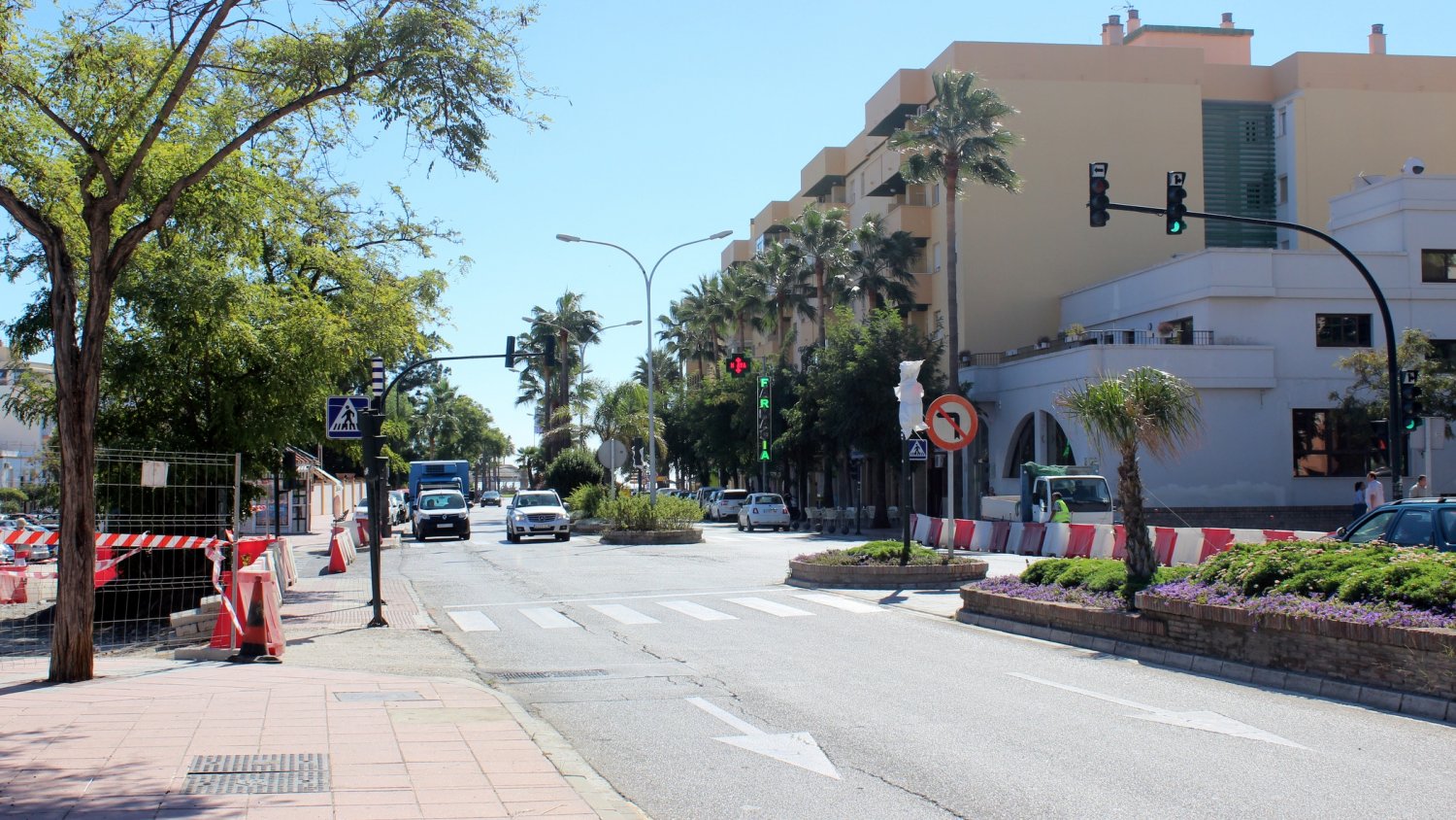 Estepona comienza las obras para la remodelación y mejora del tráfico en la avenida Juan Carlos I