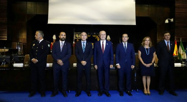 El alcalde de Málaga preside los actos de celebración del día del Patrón de la Policía Local