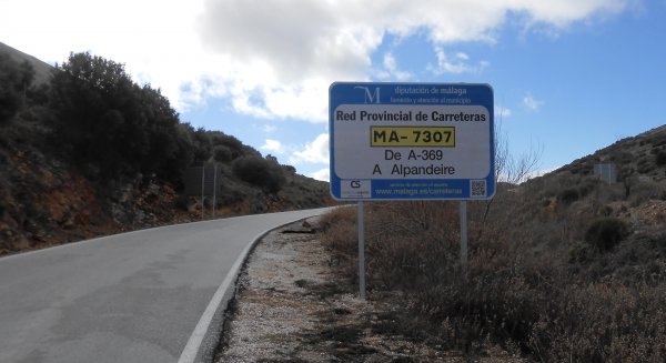 La Diputación adjudica obras de mejora en ocho carreteras de la provincia por un millón de euros
