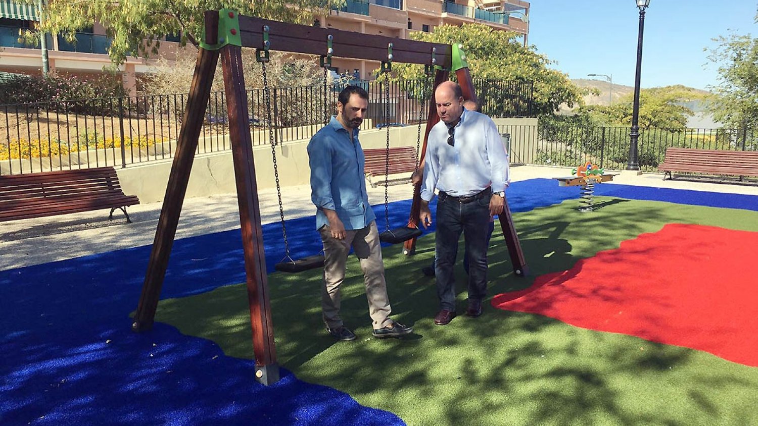 Antequera completa la remodelación del parque infantil ubicado en el entorno de la sede de Protección Civil