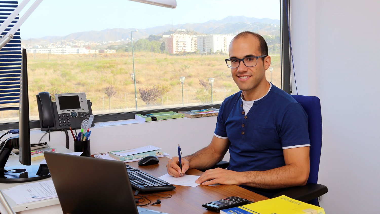 Un profesor de la UMA diseña algoritmos matemáticos para avanzar hacia un sistema eléctrico sostenible
