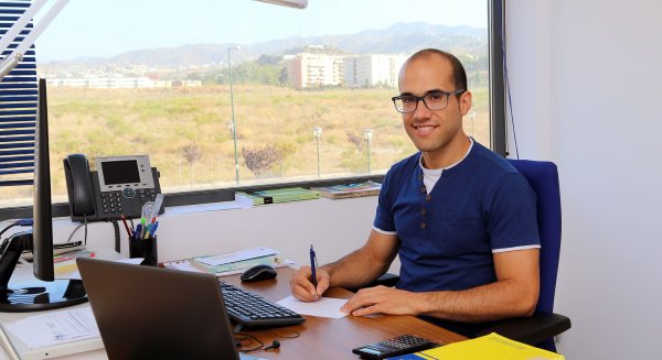 Un profesor de la UMA diseña algoritmos matemáticos para avanzar hacia un sistema eléctrico sostenible