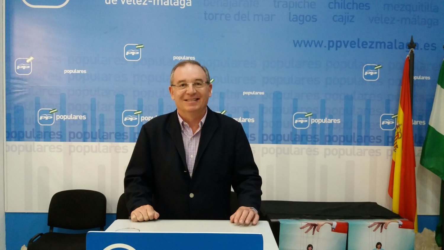 El PP de Vélez exige al alcalde que deje de utilizar el Ayuntamiento con fines partidistas