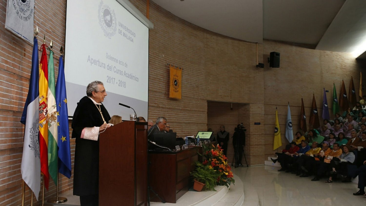 El rector reclama ‘compensación económica’ para las universidades, ahora que empiezan “tiempos de bonanza