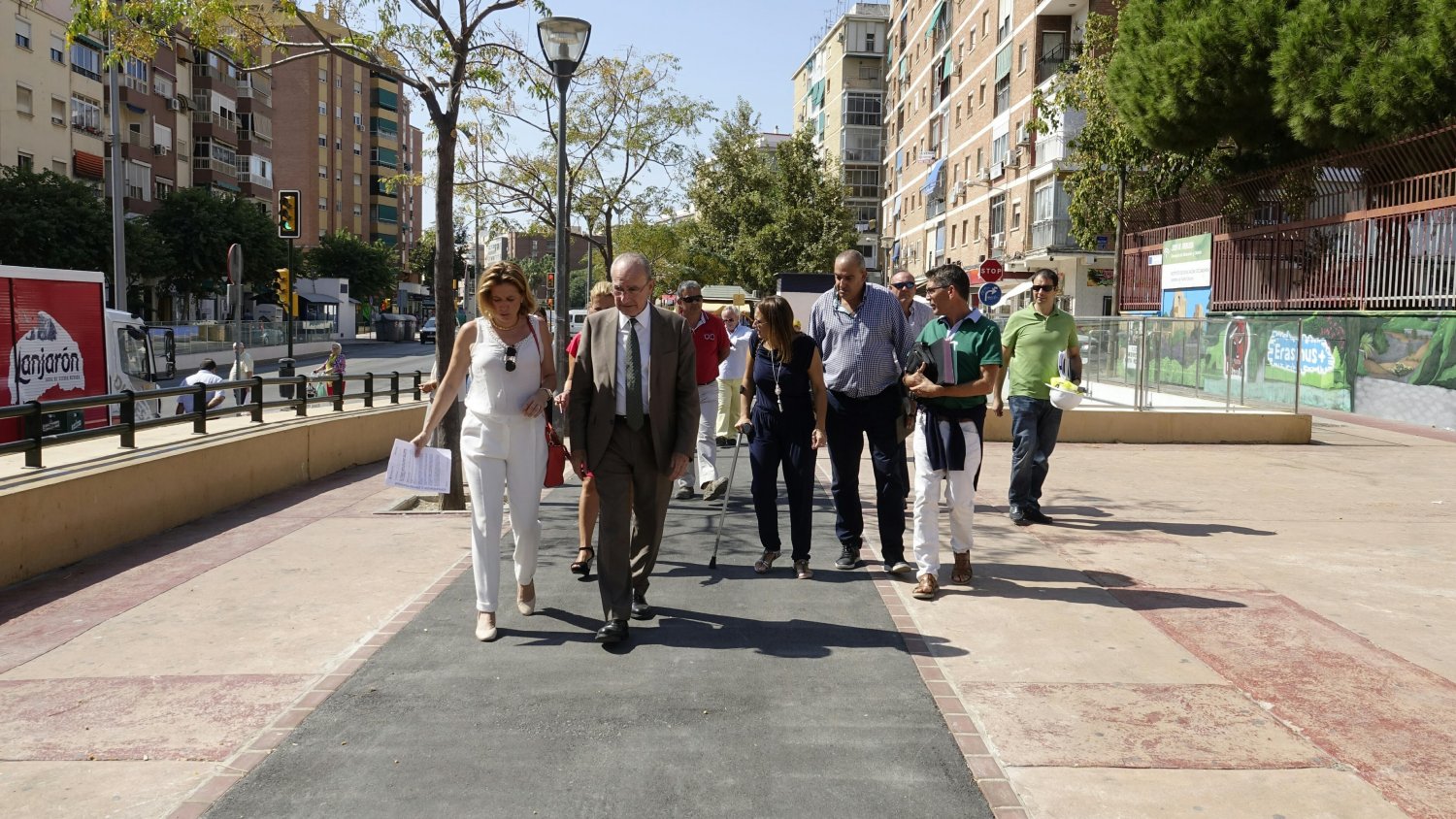 De la Torre visita las obras del tramo del carril bici de Nuestra Señora de los Clarines