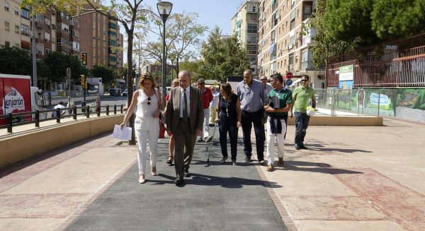De la Torre visita las obras del tramo del carril bici de Nuestra Señora de los Clarines
