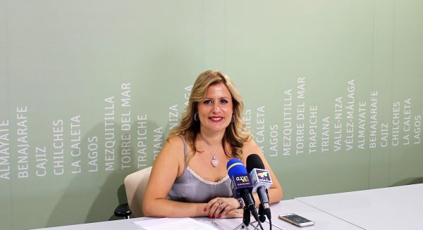 Vélez-Málaga renueva el servicio de ayuda municipal al transporte universitario de los jóvenes
