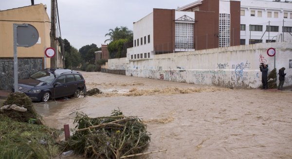 El Ayuntamiento de Málaga aumenta la capacidad de evacuación del arroyo de La Caleta