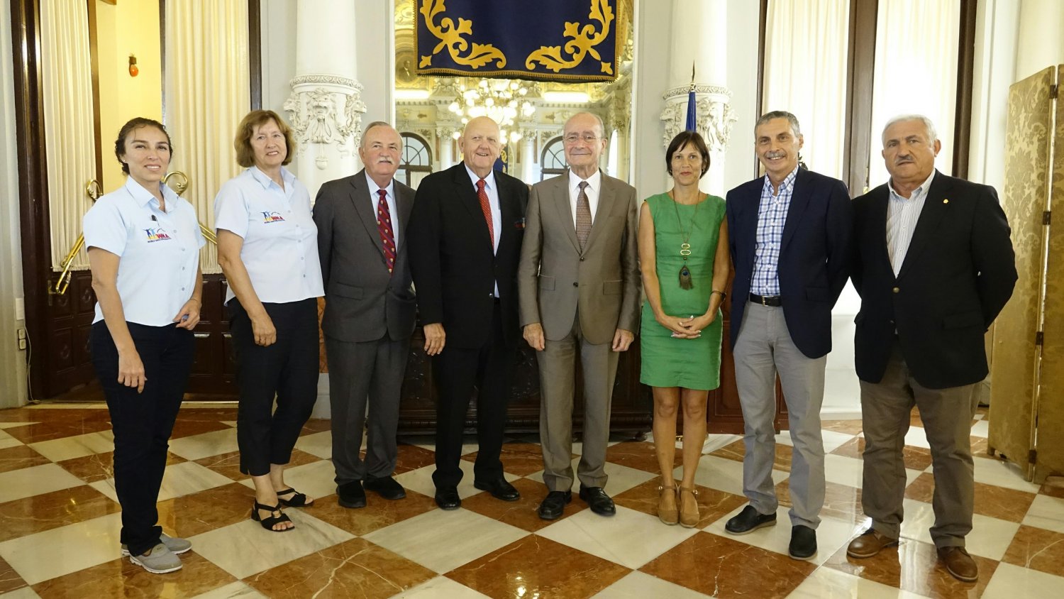 Una delegación de la Asociación Mundial del Atletas Veteranos visita las instalaciones deportivas de Málaga