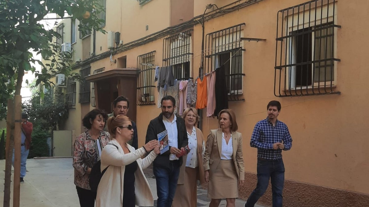 PSOE denuncia el abandono del Ayuntamiento en Las Flores desde hace tres décadas
