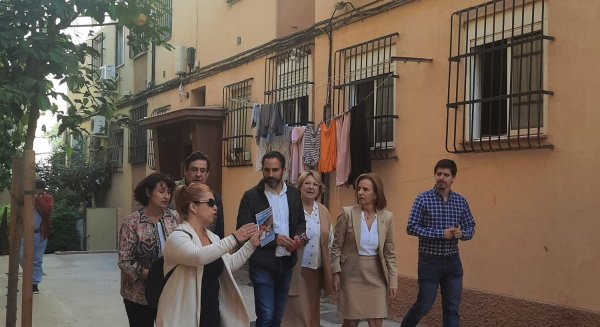 PSOE denuncia el abandono del Ayuntamiento en Las Flores desde hace tres décadas