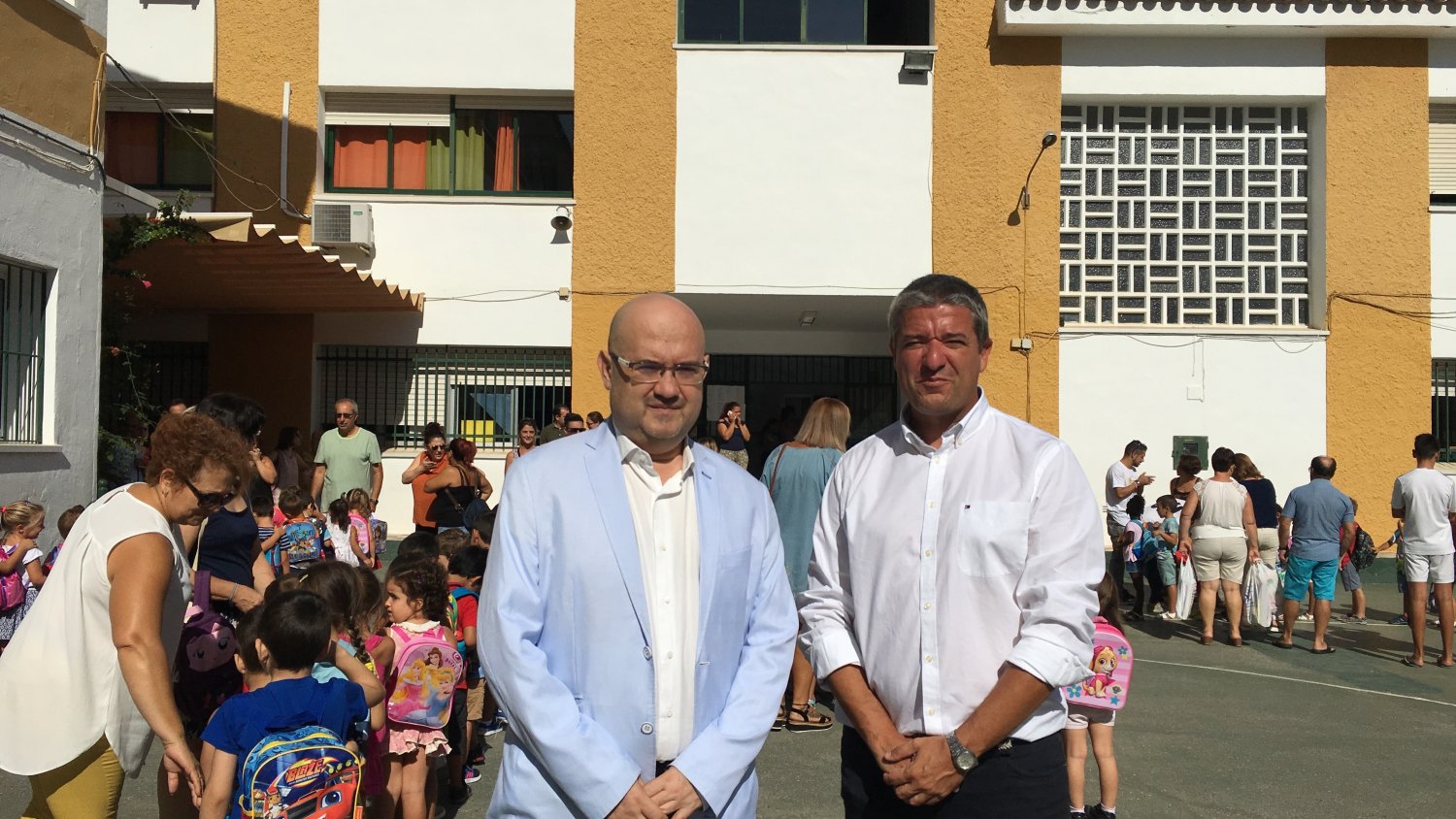 El teniente alcalde de Torre del Mar inaugura el nuevo curso escolar