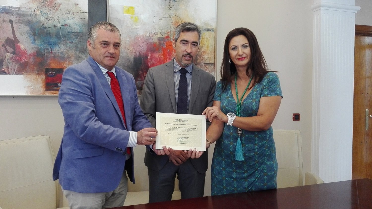 Empleo reconoce el Centro Comercial Abierto de Benalmádena promovido por los empresarios del municipio