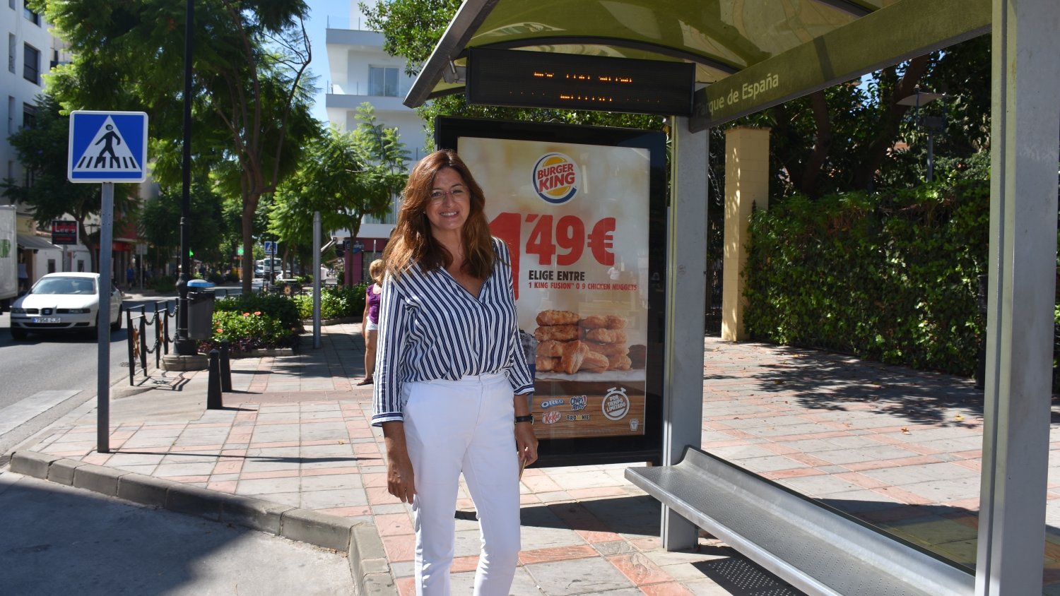 Fuengirola incorpora audio en las paradas de autobús y acondiciona los pasos de peatones