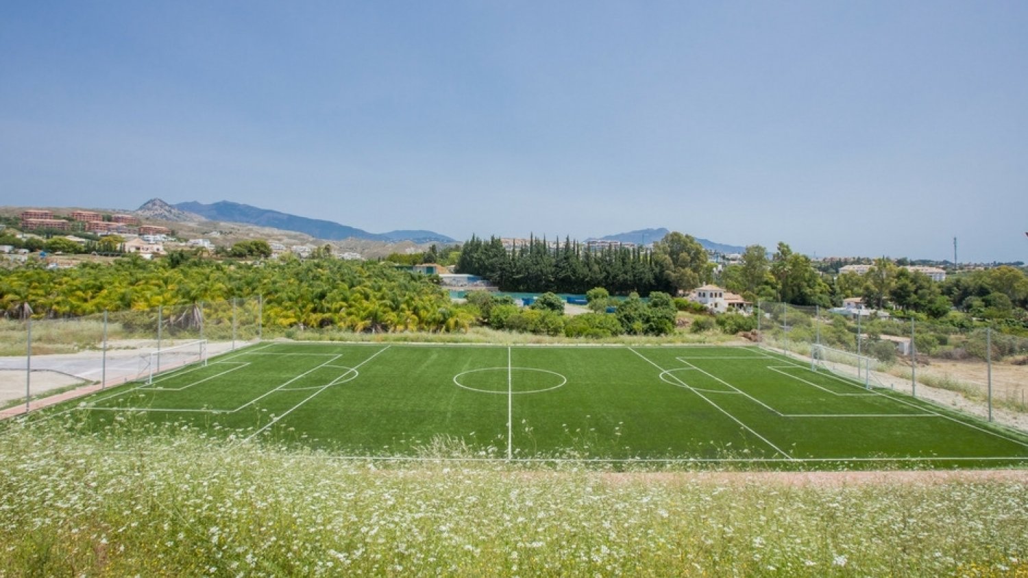 Estepona dota a Cancelada de una zona verde de 26.000 metros cuadrados con campo de fútbol 7