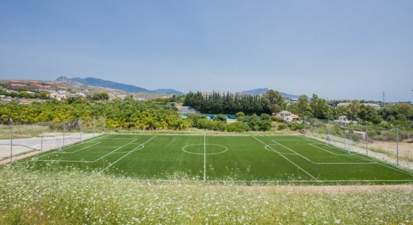Estepona dota a Cancelada de una zona verde de 26.000 metros cuadrados con campo de fútbol 7