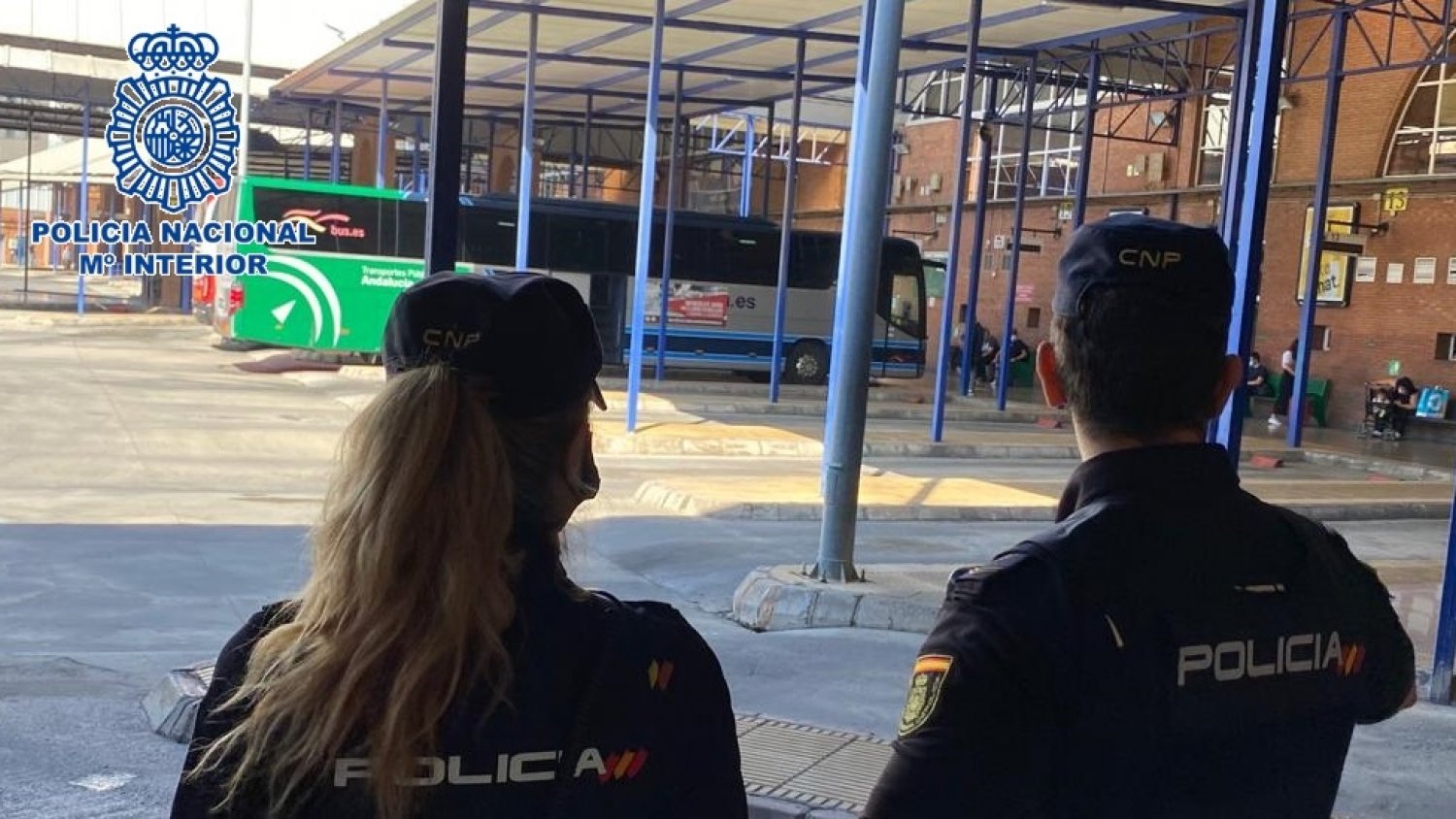 Detenido un pasajero de un autobús por insultos homófobos a un joven que fue humillado todo el trayecto