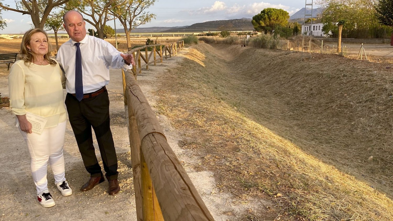 Concluyen los trabajos de limpieza y desbroce del cauce del arroyo Villalta a su paso por Bobadilla Estación